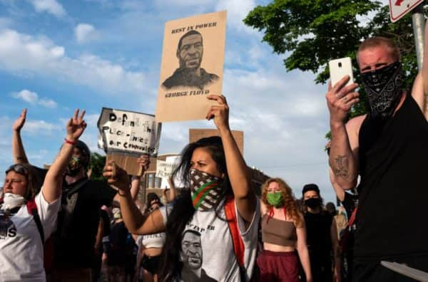 Protesters confront police outside the 3rd Police Precinct in Minneapolis (Photo: Stephen Maturen/Getty Images)