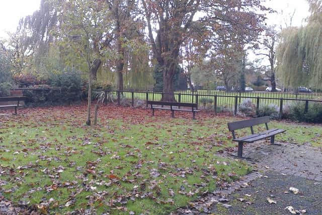 West Bletchley Community Sensory Garden showing old seating