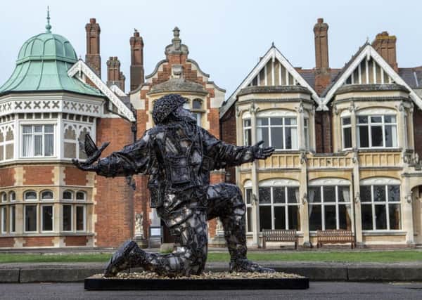 THE D-DAY STORY UNVEILS
â¬ÜD-DAY: SOLDIERS OF SACRIFICEâ¬" SCULPTURE
TO MARK D-DAY 75 ANNIVERSARY YEAR
â¬¢ Knife Angel creator Alfie Bradley commissioned to immortalise servicemen who lost
their lives on D-Day
â¬¢ 4,413 bullets incorporated into the build â¬ plus the likeness of one serviceman â¬ to
represent fallen allied soldiers during landings
â¬¢ The National Lottery Heritage Funded sculpture will be on tour visiting the UK and
France over the next week
The UKâ¬"s only D-Day museum, The D-Day Story, has unveiled a poignant sculpture commissioned
by renowned artist Alfie Bradley, to mark the historic D-Day 75 anniversary year. The sculpture,
named â¬ÜD-Day: Soldiers of Sacrificeâ¬", has been created in tribute to the 4,414 Allied servicemen
who lost their lives on D-Day, the first day of the Allied Invasion of Normandy. It is set to embark
across the UK to Normandy in France on a special, one-off tour starting today before taking up
residence in Portsmouth in time for the official commemorations in June