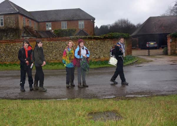 MK Explorer Scouts take part in The Southern 50 Challenge Hike PNL-160223-120017001