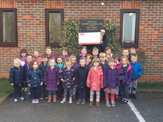 The reception classes from Drayton Parslow Village school and Mursley CE School returned to Blackberry Farm RSPCA to hand over a Â£1000 cheque