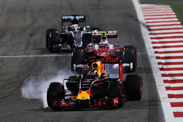 Daniel Ricciardo ahead of Kimi Raikkonen