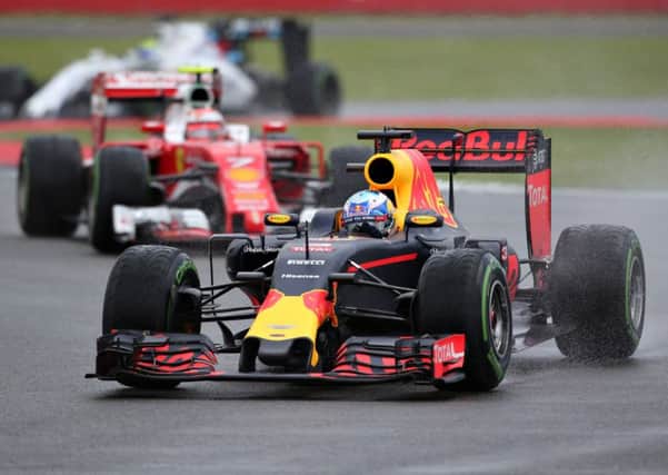 Daniel Ricciardo ahead of Kimi Raikkonen's Ferrari