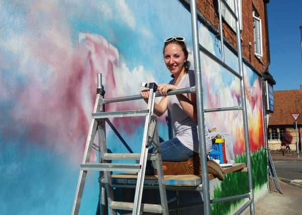 Zoe Maslen paints new mural in Stony Stratford PNL-161025-122907001