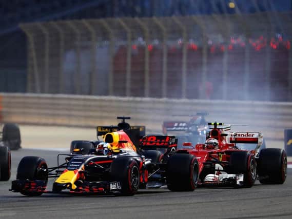 Daniel Ricciardo ahead of Kimi Raikkonen
